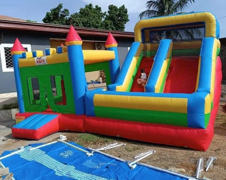 Grand château gonflable 6m x 6m