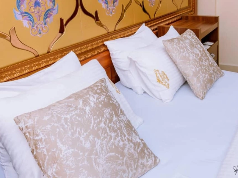 Chambre princesse + LPD -Hôtel la principauté