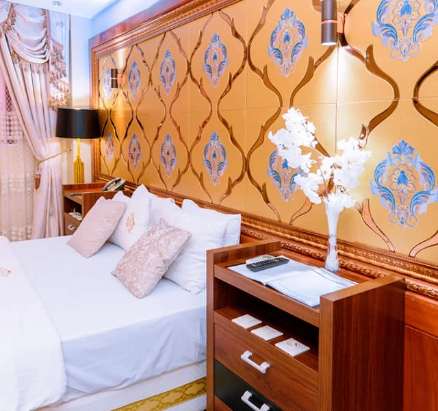 Chambre princesse + LPD -Hôtel la principauté