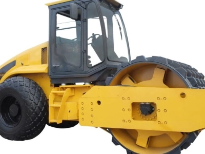 Compacteur à rouleaux lisse et pied de mouton