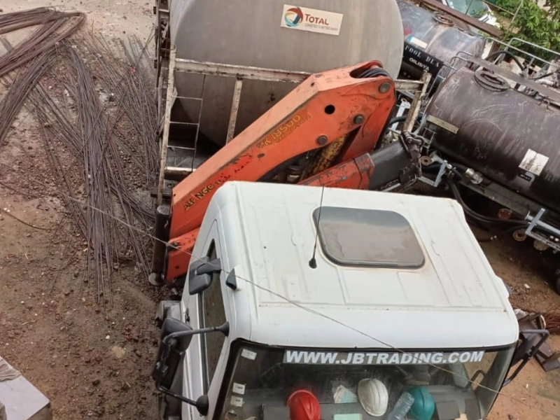 Location de camion grue ( yap) - 6T - flèche 7, 2 m