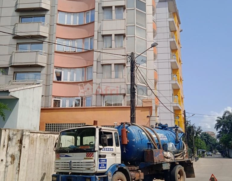 Camion de vidanges des fosses septiques