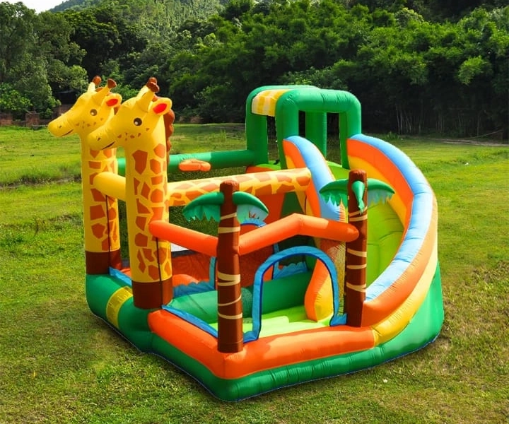 Mini chateau gonflable multifonction - theme girafe.