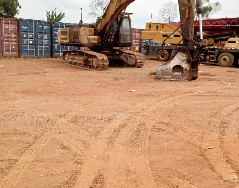 Location de pelle excavatrice avec marteau hydraulique – Yaoundé