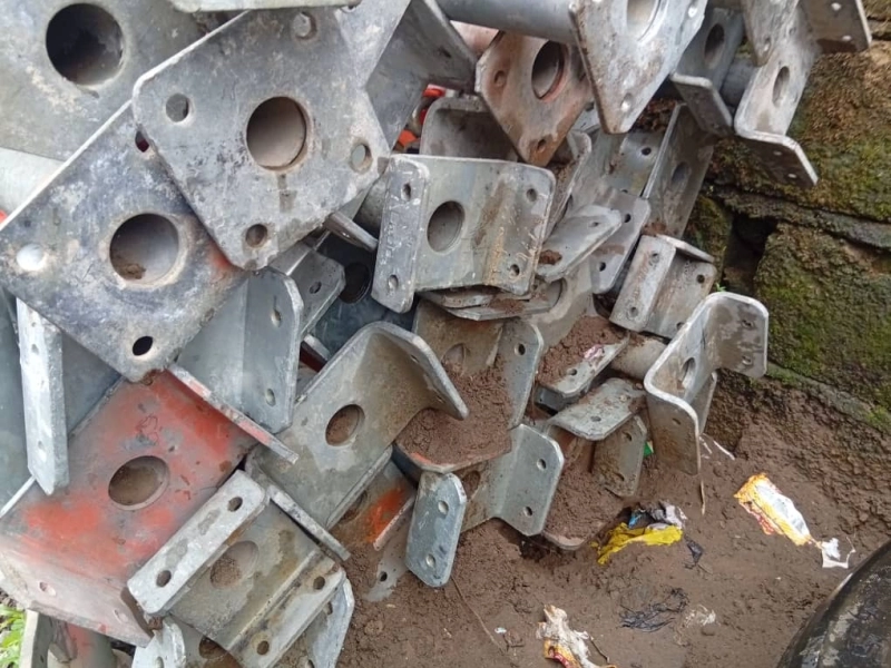 Location étais de coffrage 2 à 4 m - Douala