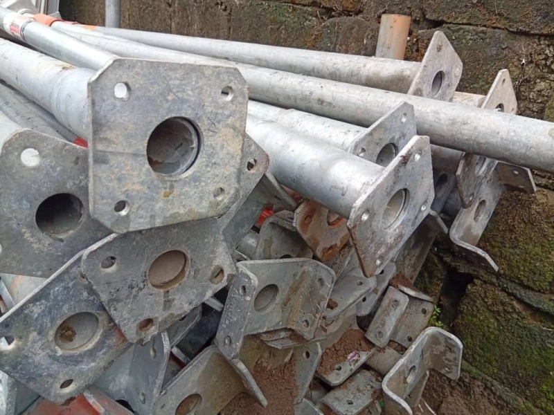 Location étais de coffrage 2 à 4 m - Douala