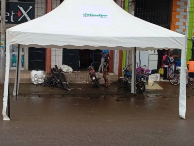 Location de chapiteaux 50 places (5m x 5m) à Douala – Services complémentaires disponibles