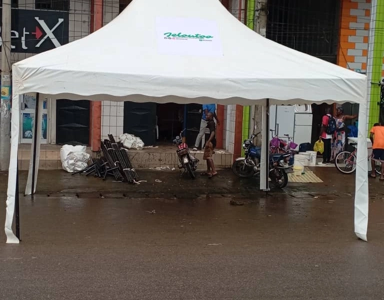 Location de chapiteaux 50 places (5m x 5m) à Douala – Services complémentaires disponibles