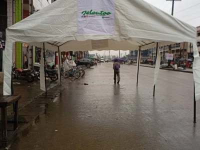 Location de tente 100 places (8m x 5m) à Douala – Services complémentaires disponibles