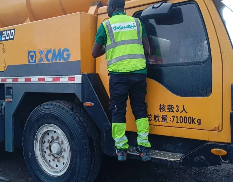 Location de grue mobile 200 tonnes