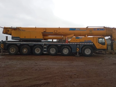 Location de grue mobile 200 tonnes