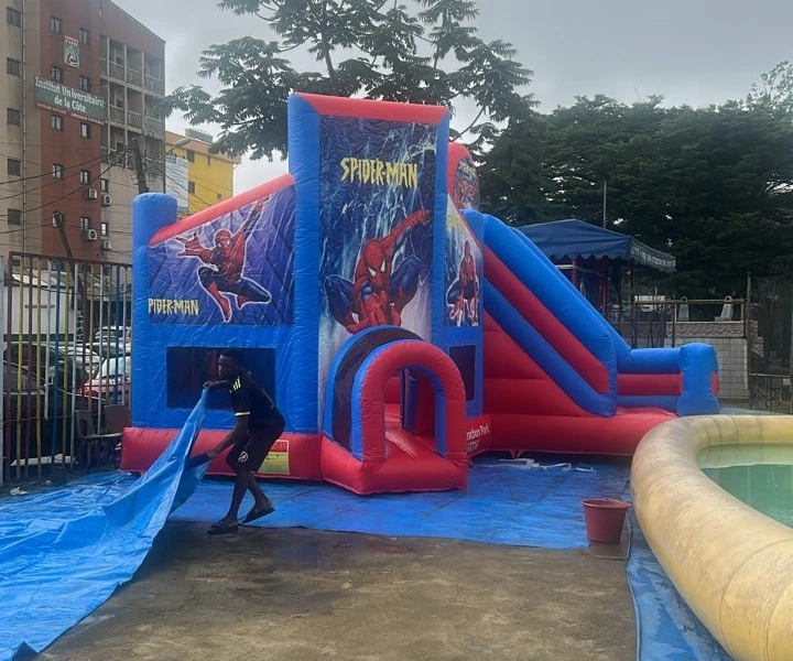 Château Gonflable avec Toboggan – SPIDER-MAN