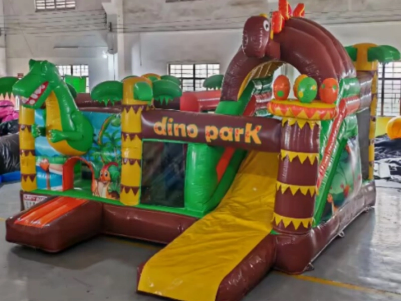 Château Gonflable avec Toboggan – DINO PARK